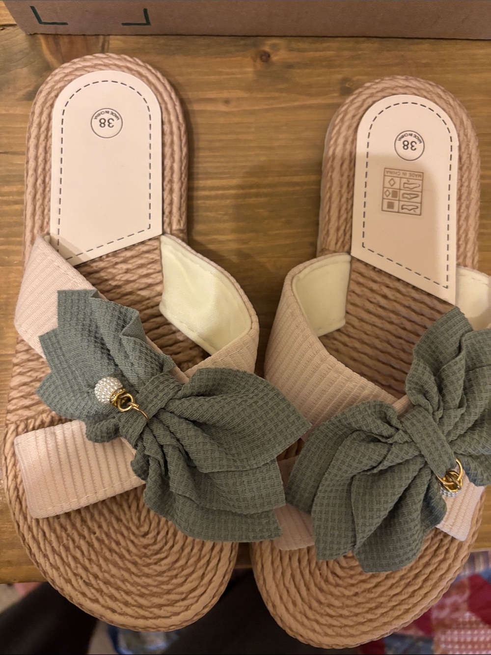 Women’s Slide Sandals with Sage Bow Accent